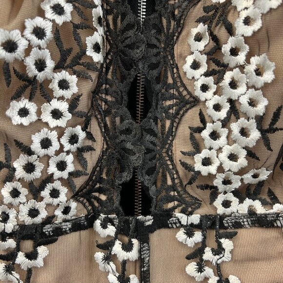 Aly Daly Womens Halter Racerback Floral Lace Romper Black/Multi L Cut Out - Picture 3 of 10